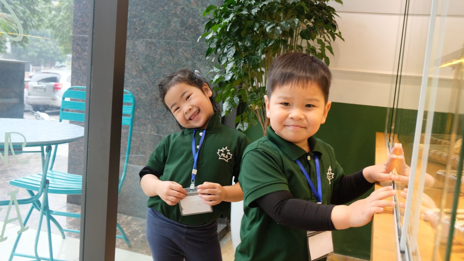 Sứ mệnh của The Maple Leaf Academy là xây dựng cho học sinh một tâm hồn đẹp với những phẩm chất tốt, bồi đắp những kiến thức phong phú dựa trên quan điểm coi trọng sự đa dạng về trí tuệ ở mỗi học sinh, lấy trẻ làm trung tâm và cho các con tự trải nghiệm để tiếp cận tri thức một cách tốt nhất. Chúng tôi tin tưởng rằng trẻ sẽ phát triển tốt hơn với sự phối hợp giữa gia đình và nhà trường. Chúng tôi luôn khuyến khích và đánh giá cao những ý kiến đóng góp, trao đổi của các bậc phụ huynh với cán bộ, giáo viên, nhân viên công ty để xây dựng một môi trường giúp trẻ tự học hỏi, năng động, tự tin, sáng tạo, giao tiếp chủ động bằng 2 thứ tiếng (Tiếng Việt và Tiếng Anh) khi bước vào trường tiểu học tại Việt Nam hoặc Quốc tế.